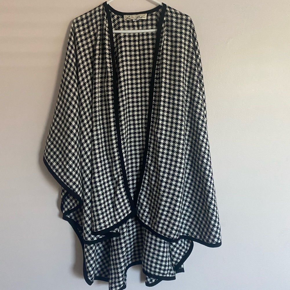 Lillie Rubin Monochrome Houndstooth Cape